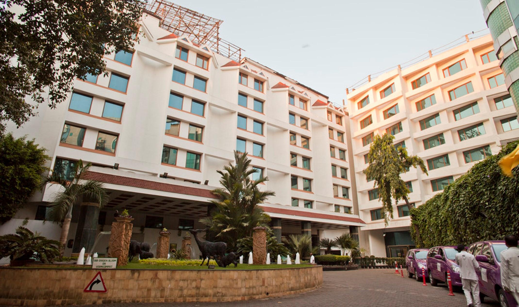 The Orchid Hotel Mumbai Vile Parle Exterior foto